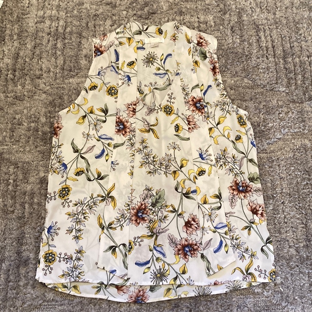 Floral blouse with tie neck detail - EUC